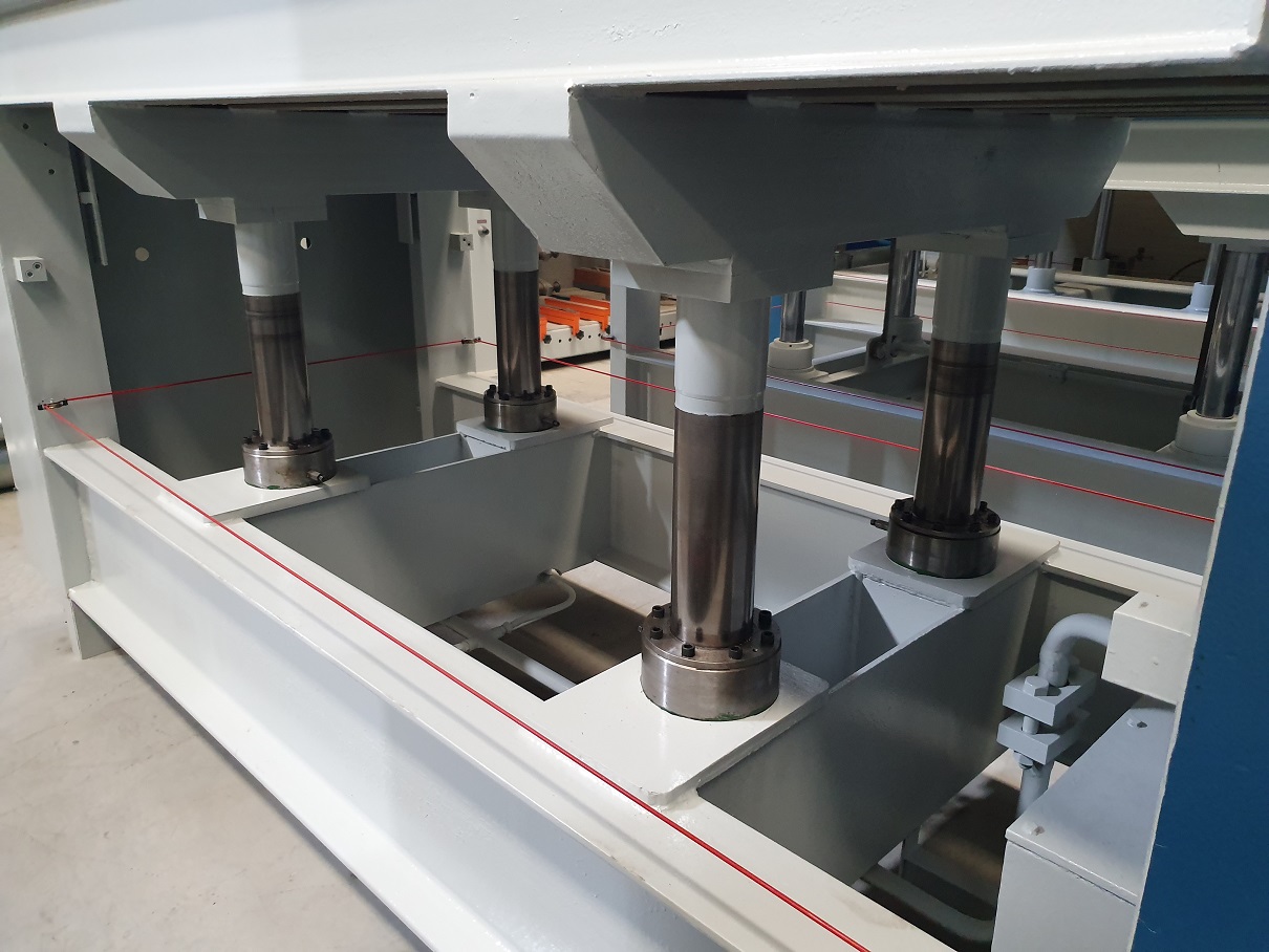 Prensa GUILLET de 2500x1300